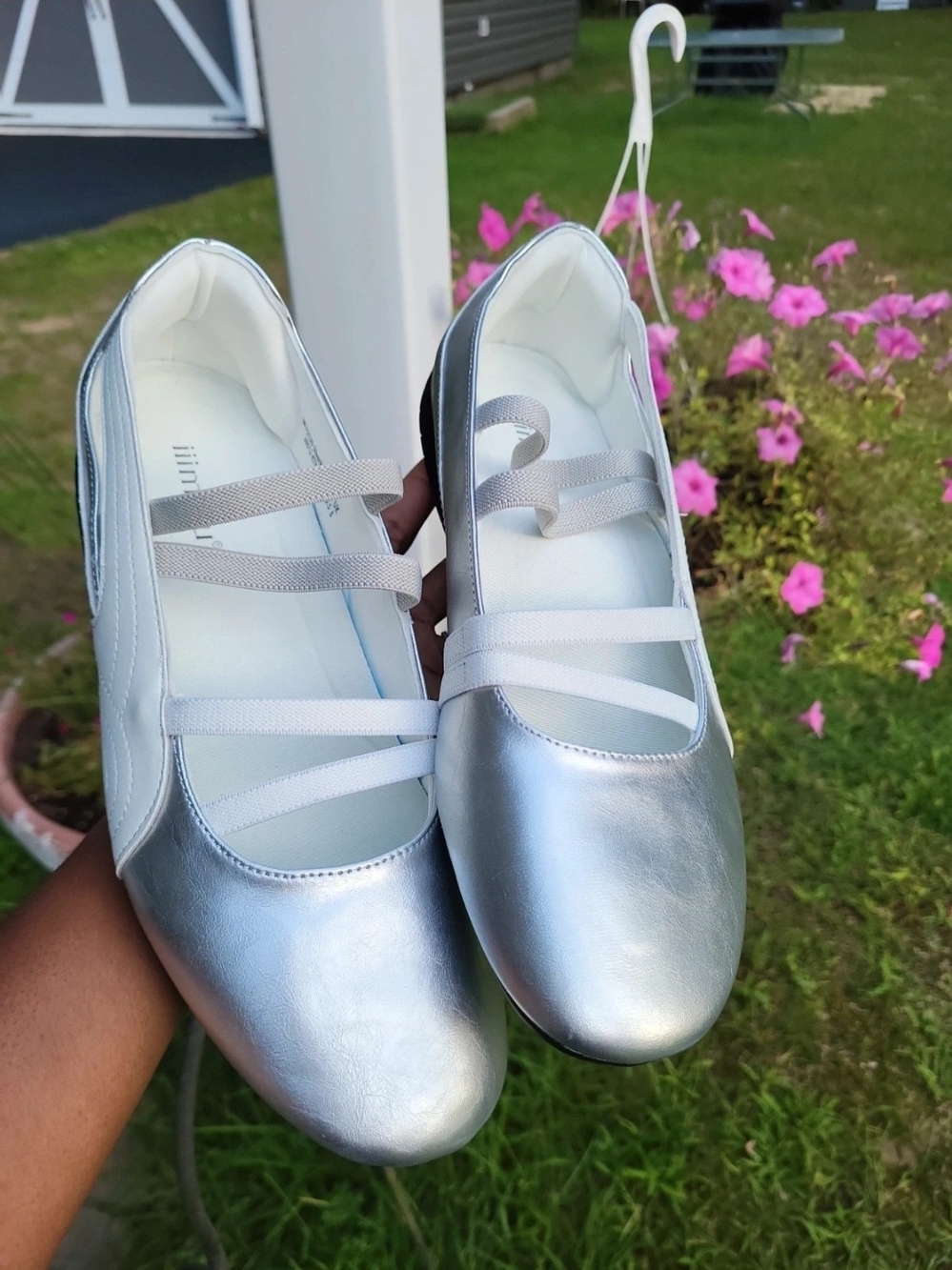 Ballerinas Metallic Silver and White Sneakers Confort Flats | 9.5